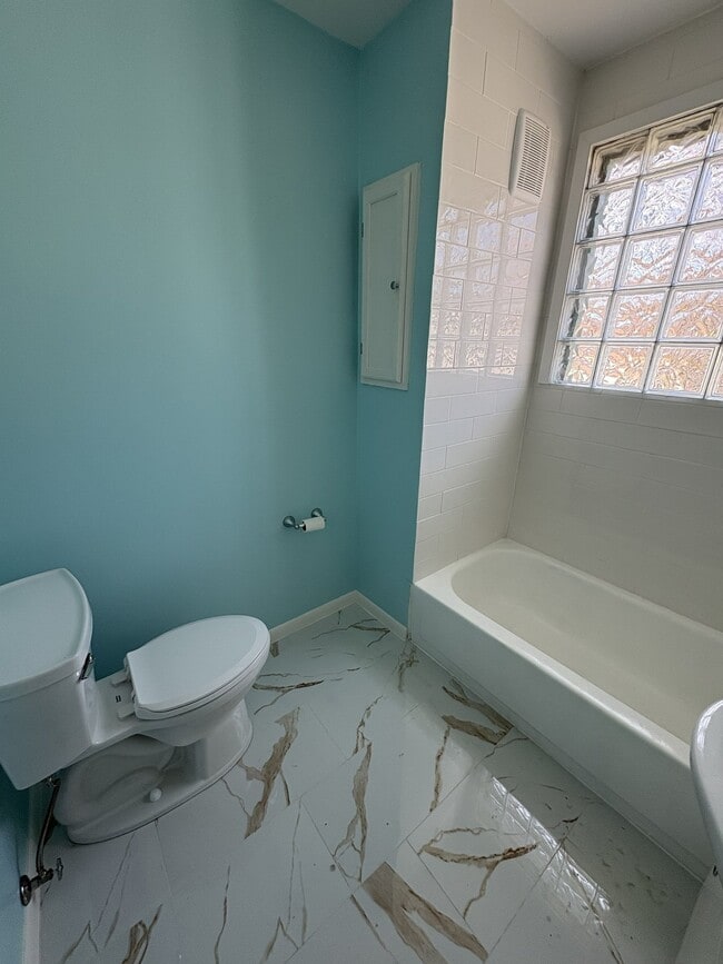 Photo - 2811 N Lyndale Ave Unidad # 2