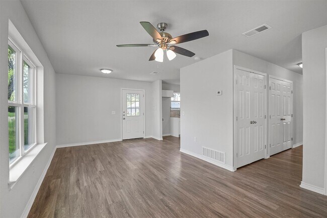 Photo - 317 Jones St