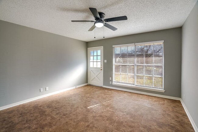 Photo - 6702 Esther Dr