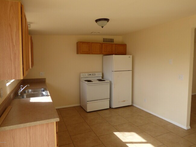 Photo - 7540 E Poplar St