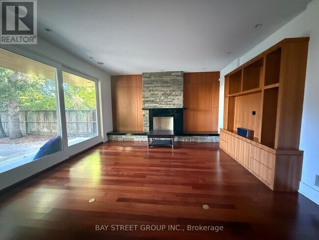 Photo - 158 Munro Blvd