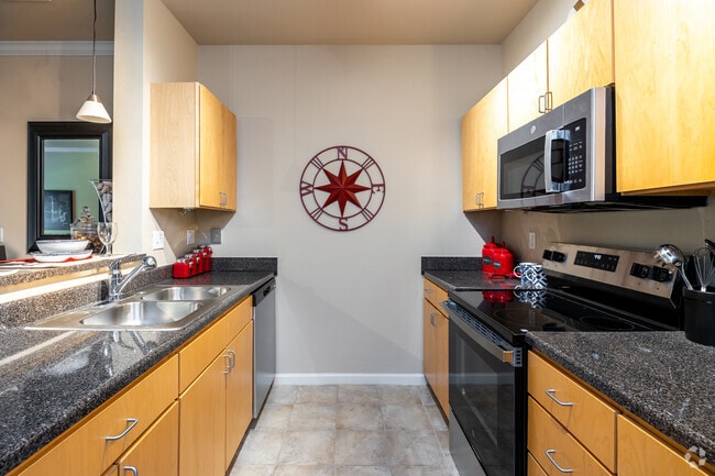 1BR, 1BA - 780SF - Kitchen