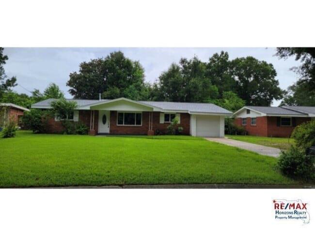 Building Photo - Beautifully updated home in Creighton Heights