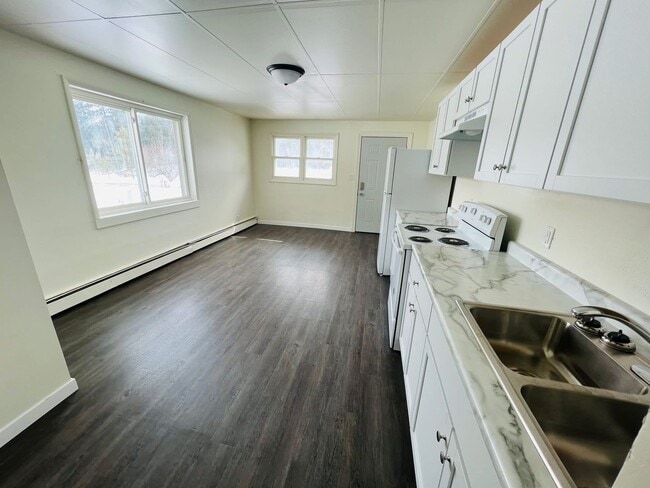 Building Photo - Harris Complex Unit 2