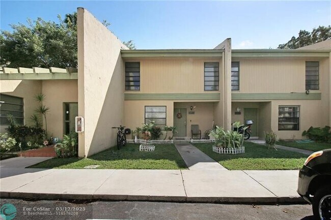 Photo - 9210 NW 14th St Casa Adosada