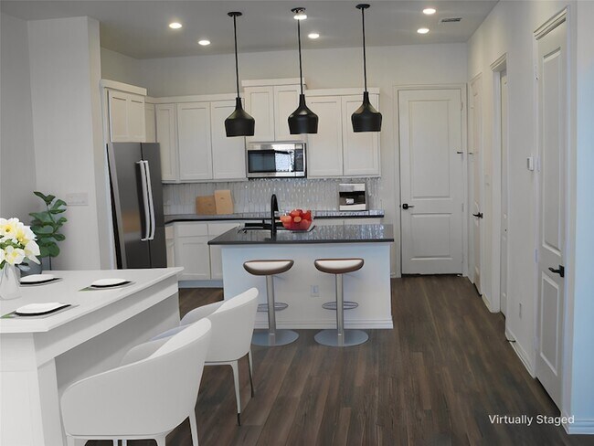 Photo - 7573 Laburnam Rd