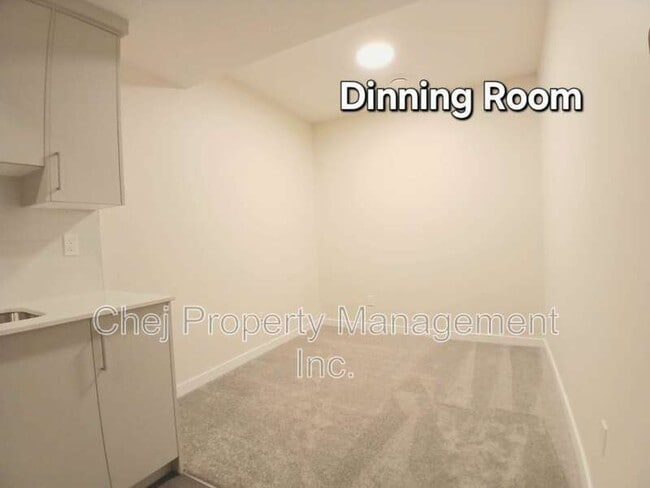 Photo - 807 Rowan Cl SW Unité Lower