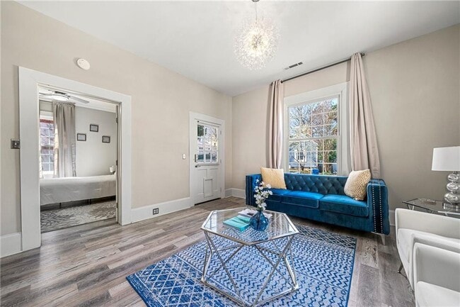 Photo - 1099 Center St NW