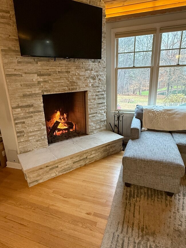 Photo - 406 Angus Ln