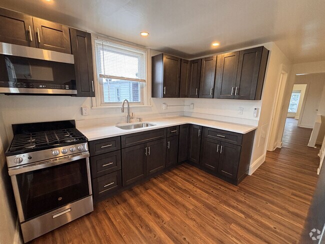 Building Photo - 1028 W King St Unit 3 Rental