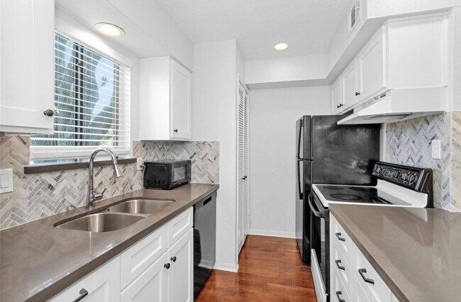 Building Photo - 12100 Melville Dr Unit 708G