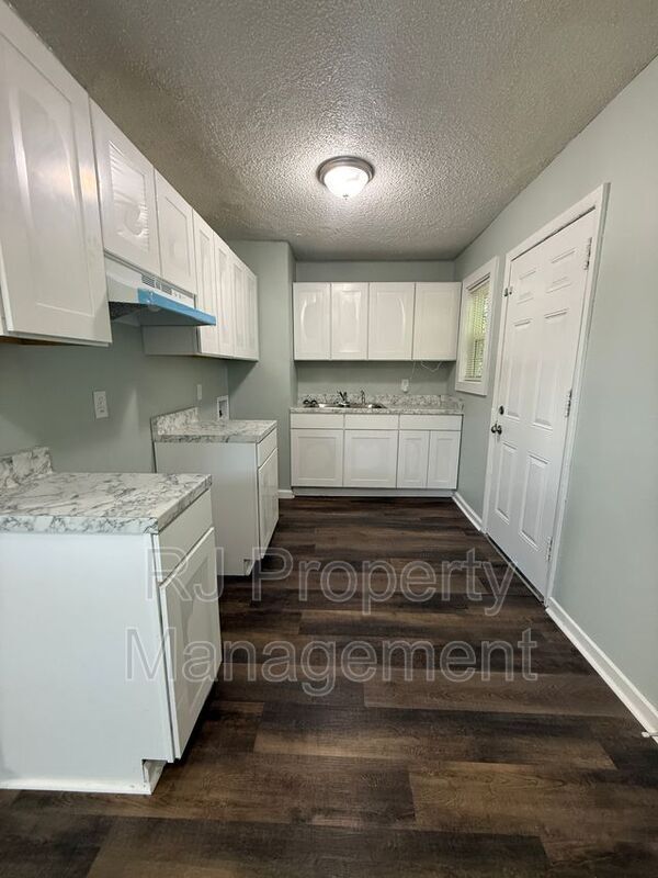 Photo - 332 Flynn Rd