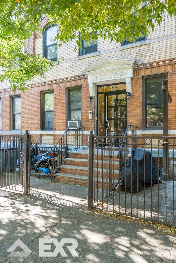 323838 48th St Apartment Queens, NY