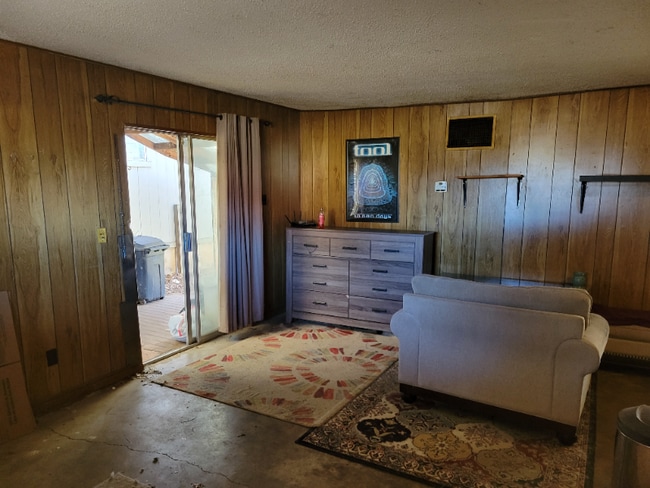 Photo - 221 Redbird Ln