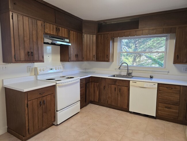 Photo - 1831 W 1st St