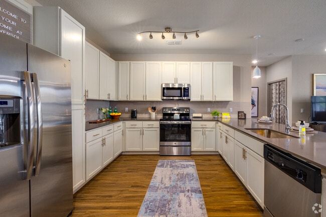 2HAB_2BA_1,350SF - Cocina - Versol