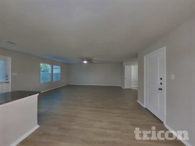 Photo - 8902 Lamus Wheel