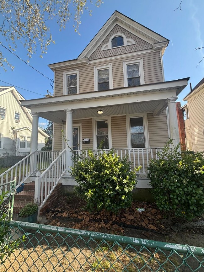 Building Photo - Beautiful House for Rent with Large Yard!