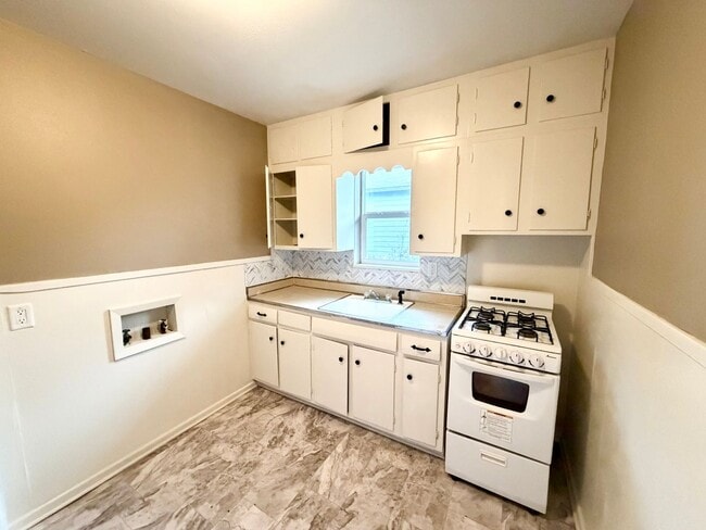 Photo - Beautiful 1 bedroom duplex in the heart of it all.