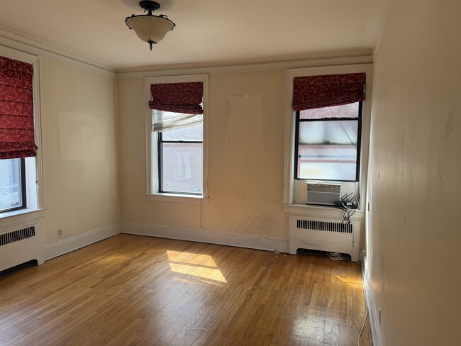 Photo - 457 Jersey Ave Unit 2R