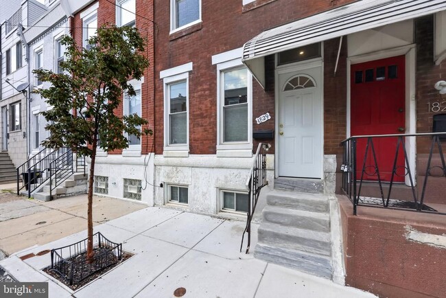 Building Photo - 1829 McClellan St