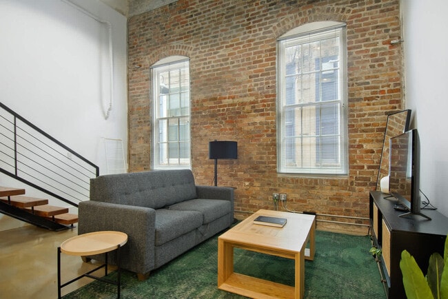 Building Photo - 822 Howard Ave Rental