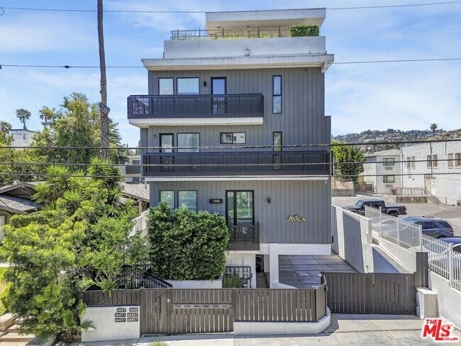 Building Photo - 1445 1/4 N Martel Ave Rental
