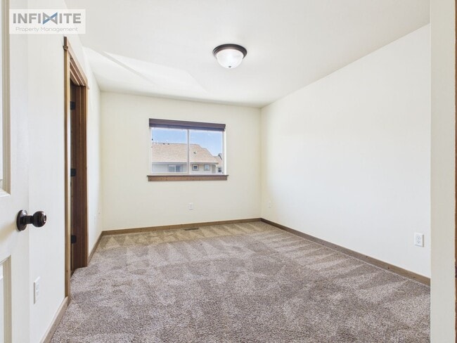 Photo - 2767 Fen Way