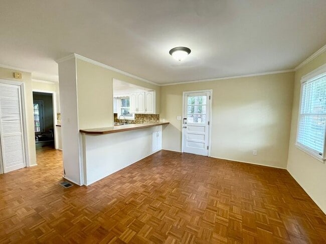 Photo - Lexington- Offering Self Guided Tour with ...