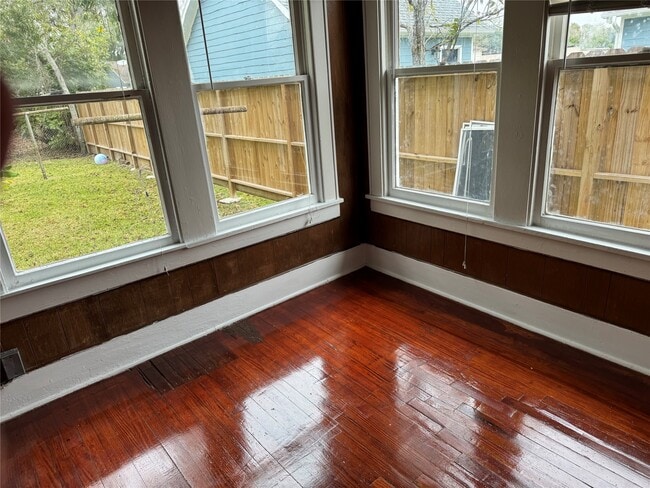 Photo - 1610 W Sidnor St