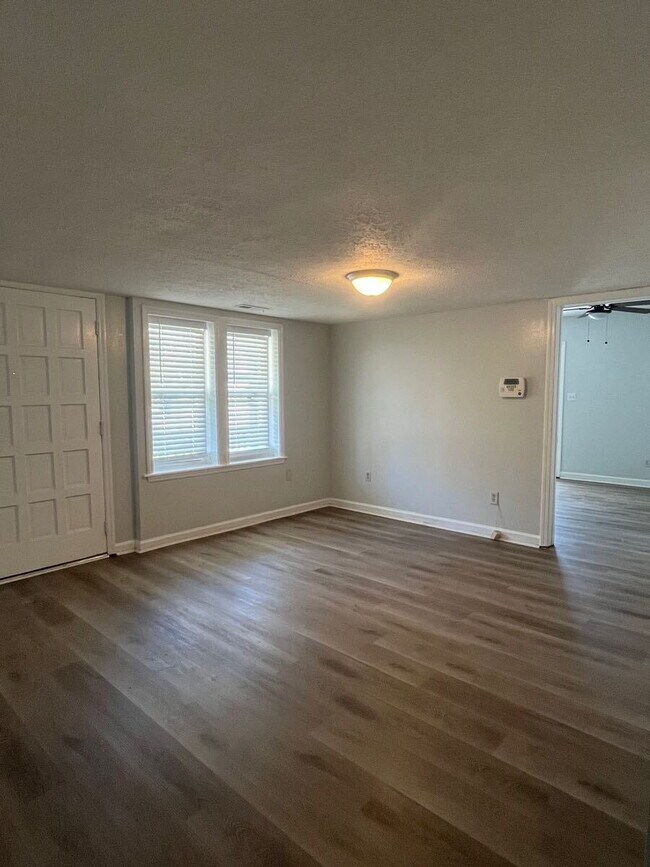 Photo - 489 W Outer Dr