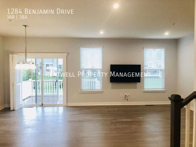 Photo - 1284 Benjamin Dr