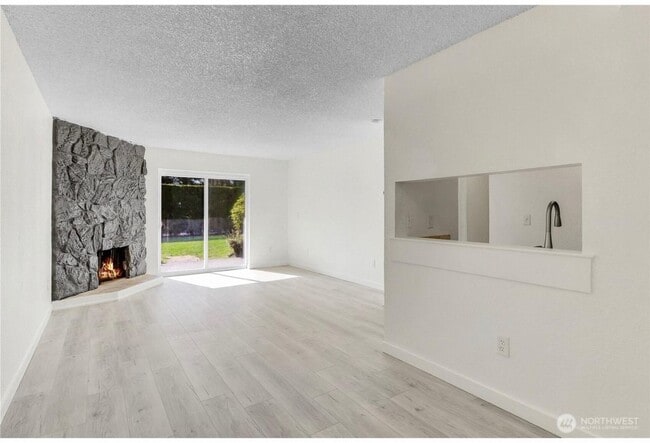 Photo - 3 Bed 2 Bathroom Edmonds Condo! Unidad 101