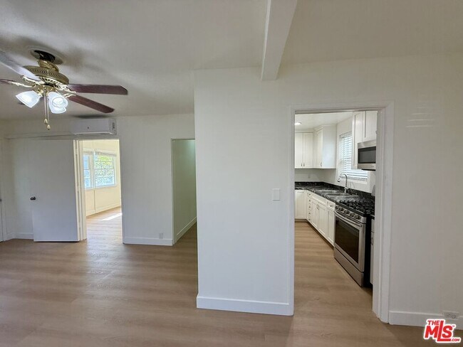 Photo - 221 S Kenwood St Unit 1