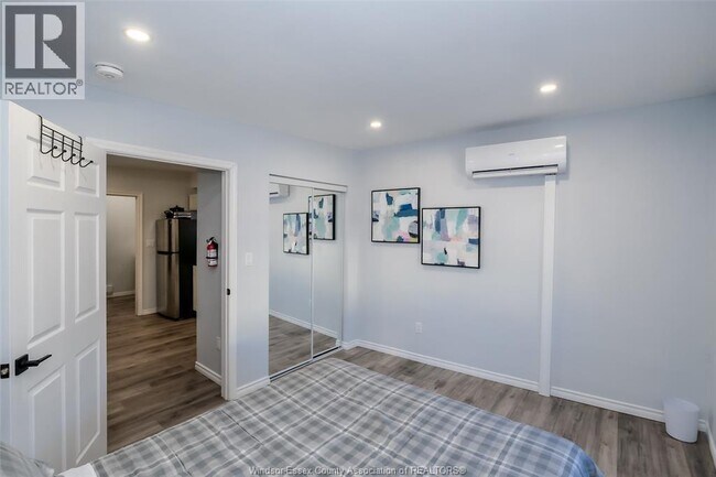 Photo - 493 University Ave W Unit 4