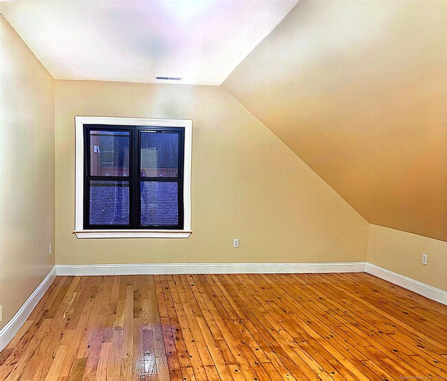 Photo - 376 N Main St