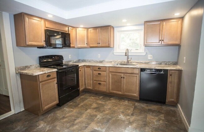 Kitchen - 21 Meadow St Unit 2