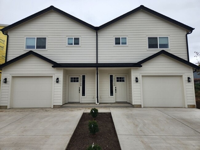 Building Photo - 1006 Peach Rd Unit B