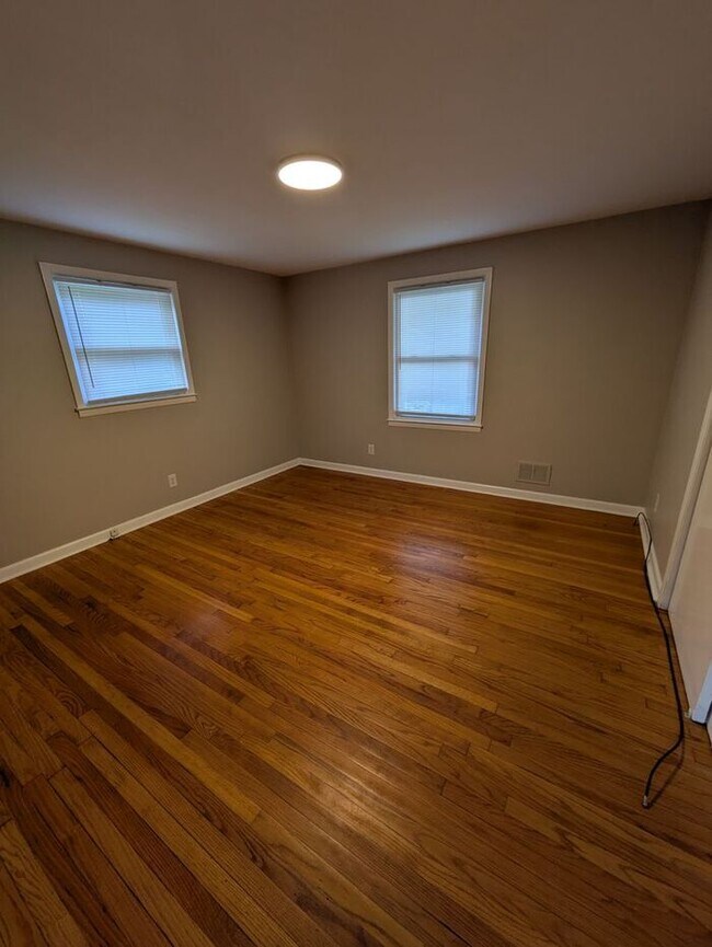 2BD/1BA Duplex in Hickory