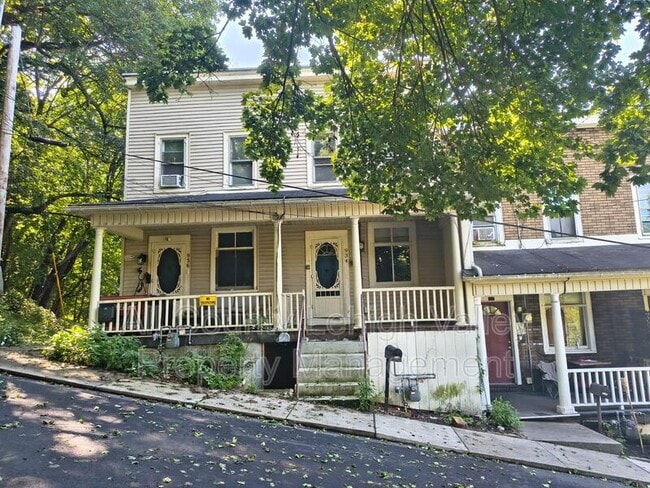 Building Photo - 934 Vernon St