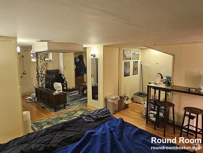 Building Photo - 4 Saint Mary Rd Unit 1 Rental