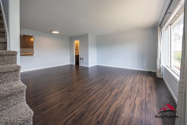 Building Photo - 6721 NE Klickitat St Unit 6721