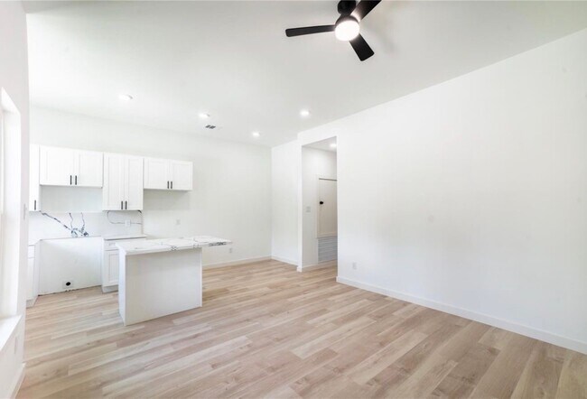 Photo - 331 Delaware St