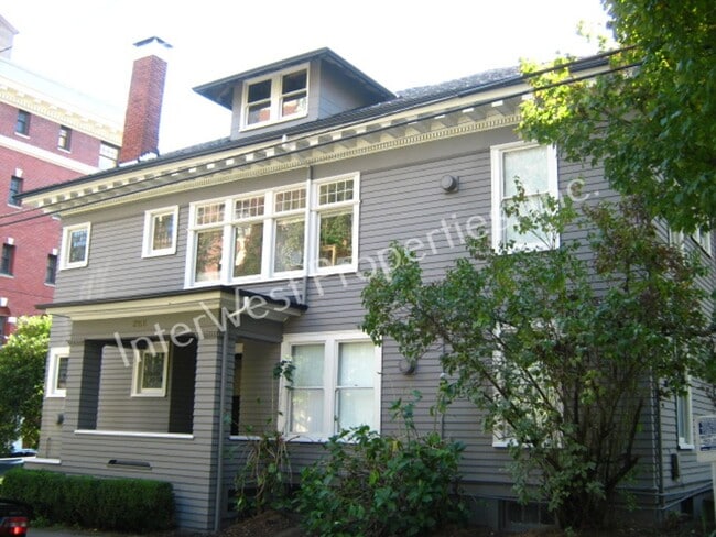 Building Photo - 117 NW King Ave Unit 001