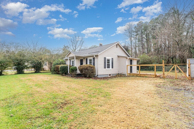 Photo - 7831 Summerfield Rd