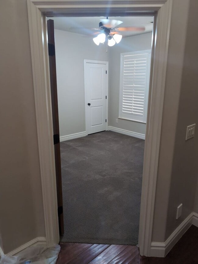 Photo - PET FRIENDLY -Spacious 6 Bedroom Home in St. George