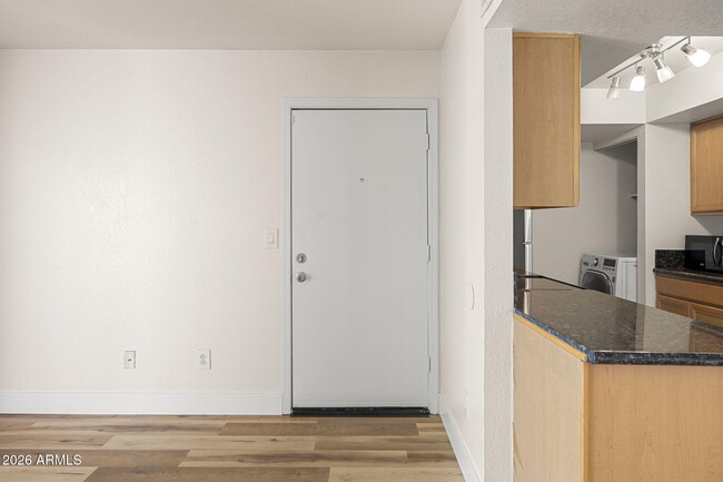 Photo - 740 W Elm St Unit 207