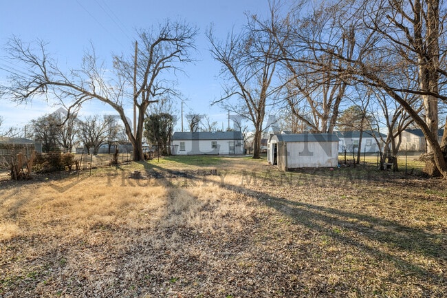 Photo - 110 N Doris St