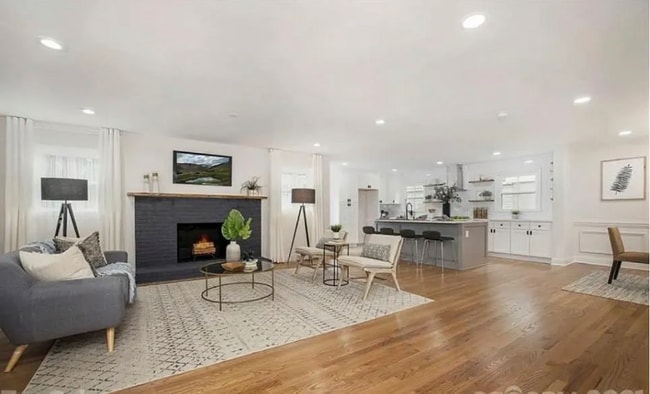 Photo - 7128 Mapleridge Dr