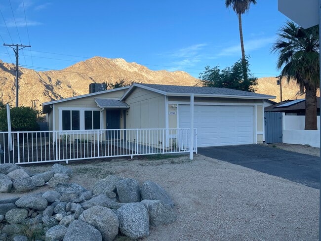 Building Photo - 53745 Avenida Diaz